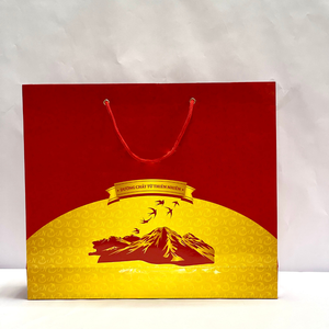 Sac cadeau en papier rouge de luxe personnalisé avec estampage doré pour la nourriture nutritive pour les oiseaux, emballage vide, fabricant - Product Image 3