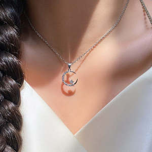 Colgante de luna de plata de ley Hallmark con circonita, diamante y perla, engaste de bisel, moderno, religioso, para compromiso, cadenas de platino y oro - Product Image 3