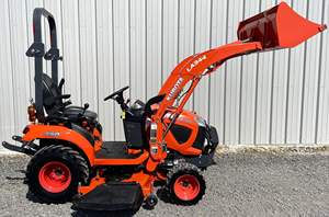 TRACTOR KUBOTA BX2380 DE 23 HP A PRECIO ECONÓMICO DISPONIBLE PARA LA VENTA CON SEGADOR Y CARGADOR INCLUIDOS - Product Image 2