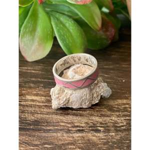 Bague en argent sterling incrustée de corail rose taille 9.5, coupe géométrique en forme de poire, bijoux fins - Product Image 3