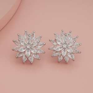 Boucles d'oreilles tendance plaquées or, clous et pendantes, motif floral, diamant taille marquise et zircon avec perle pour mariages et fiançailles - 184282 - Product Image 1