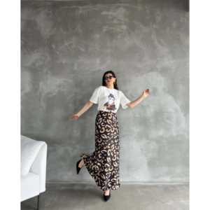 Jupe longue en satin à motif taille naturelle avec finition brillante - Product Image 1