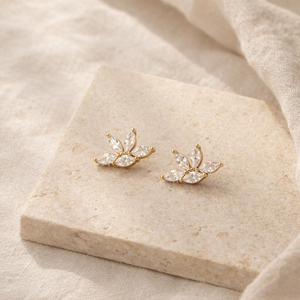 Boucles d'oreilles clous en cristal Flora Marquise - Product Image 4