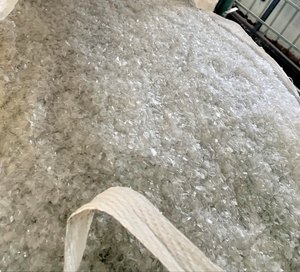 พลาสติกรีไซเคิลเกรดอุตสาหกรรม สีขาว PET ธรรมชาติ ผ่านกระบวนการล้างและคัดแยก สำหรับการผลิตแผ่นใยและผลิตภัณฑ์พลาสติก - Product Image 4