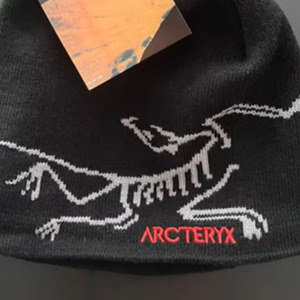 หมวกบีนนี่ดีไซน์พรีเมียม ขายดี อบอุ่น มีสไตล์ ใส่ได้ทั้งชายและหญิง ผลิตจากอะคริลิกเนื้อนุ่ม เหมาะสำหรับใส่ในฤดูหนาว แฟชั่นลำลอง - Product Image 2