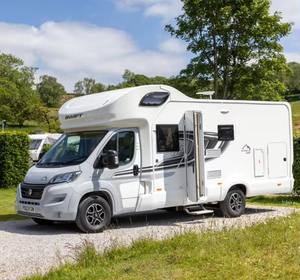 Autocaravanas de Acero de Venta Rápida, Caravanas, Remolques de Viaje - RVs Usados/Nuevos, Totalmente Equipados, Diseño Europeo Limpio, Origen Alemán - Product Image 1