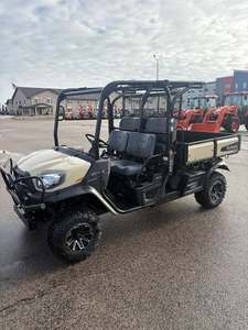 Véhicule utilitaire Kubota ATV-X 4x4 avec benne de chargement et quatre sièges, moteur 4 temps essence/diesel, certifié EPA pour utilisation en extérieur - Product Image 2