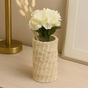 แจกันหินทราเวอร์ทีนทำมือ ดีไซน์ลายร่องทันสมัย เพิ่มความสง่างามอย่างเป็นธรรมชาติและสไตล์เหนือกาลเวลาให้กับทุกพื้นที่ตกแต่ง - Product Image 1