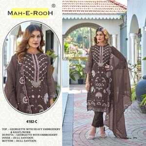 Costume pakistanais de qualité supérieure avec broderie de paillettes et travail artisanal Khatli idéal pour les mariages et les occasions festives - Product Image 3