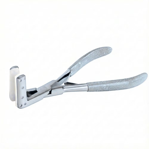 Pince à extensions de cheveux argentée avec revêtement scintillant, outil de scellage à mâchoires plates avec coussinets en silicone pour une fixation sécurisée, utilisation en salon - Product Image 5