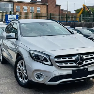 2017 Mercedes-GLA 1.6 GLA200 AMG Line Wagon Executive 5dr essence 7G-DCT automatique RWD direction à droite sièges arrière en cuir - Product Image 2