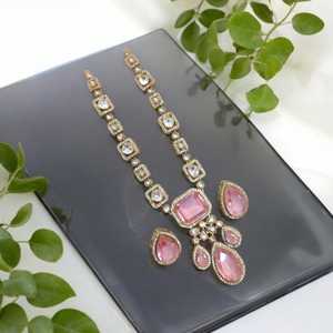 Ensemble de collier AD CZ plaqué or du fabricant indien pour filles femmes vêtements de fête Style ethnique avec matériau en laiton imitation perle - Product Image 1