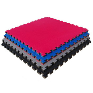 เสื่อคาราเต้แบบคลาสสิก พื้นผิวนุ่มสบาย ยึดเกาะได้ดี เหมาะสำหรับการฝึกซ้อมและการเล่นกีฬา - Product Image 1