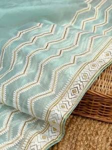 Sari en organza de qualité supérieure, collection de créateurs, imprimé numérique, bordures élégantes, séchage rapide, pièce de chemisier pour femmes, fête de mariage, Saurya - Product Image 4