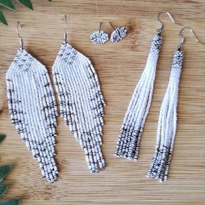 Nuevos pendientes de cuentas elegantes y bordados a mano de calidad superior con accesorios de metal en la parte posterior de RF Crafts - Product Image 1