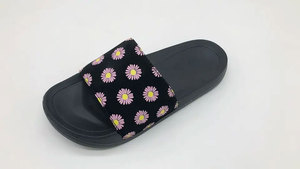 Personalizado Uniseason Daisy Print Upper Eva Sliders zapatillas hombres y mujeres zapatillas de interior - Product Image 6