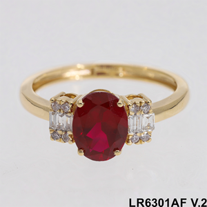 Bague Classique à Trois Pierres pour Femme en Or Jaune 14K Plaqué Rhodium avec Diamant Naturel Rond Brillant de 0,14 CTW et Accents Baguette - Product Image 5