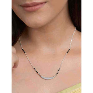 Compre un Mangalsutra de Plata Pura con Baño de Oro, Cadena de Perlas y Diamantes, Estilo Étnico Religioso, Regalo Perfecto para su Esposa - Product Image 5