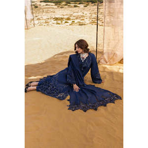 Ensemble 3 pièces Rang Rasiya : Chemises en mousseline brodées découpées au laser et dupatta, avec pantalon brodé en tissu Khadi Net - BIC-4773 - Product Image 3