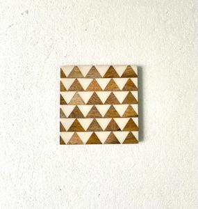 Vente chaude Blanc Triangle Motif Bois Résine Incrustation Dessous De Verre Thé Café Boisson Dessous De Verre pour La Maison Hôtel Vaisselle Décoration Moderne - Product Image 1