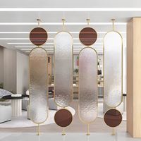 Nouveau clubhouse d'hôtel haut de gamme en acier inoxydable de style chinois avec partitionnement d'écran en verre artistique Hongqiong