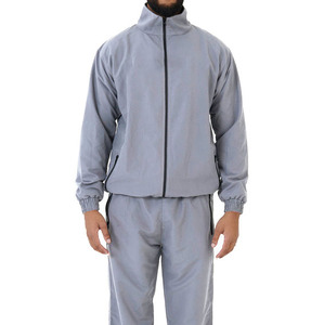 Conjunto Deportivo de Invierno Personalizado con Logotipo, Chaqueta Cortavientos Impermeable Ligera de Algodón con Capucha y Pantalones Deportivos para Hombre - Product Image 2