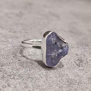 แหวนเงินแท้ 925 ประดับแทนซาไนต์ธรรมชาติ สำหรับผู้หญิง ดีไซน์แบบตอกลาย ของขวัญคริสต์มาส งานแฮนด์เมด - Product Image 2