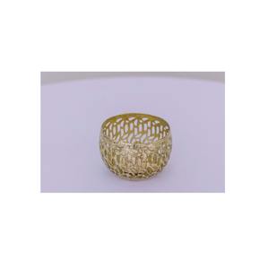 Porte-bougie en métal orné de qualité supérieure, conçu pour une décoration intérieure élégante avec des sculptures artistiques et une lumière chaleureuse - Product Image 1