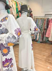 Robe longue élégante à manches longues avec ceinture, motif floral, robe décontractée tendance, robe maxi bohème brodée pour femmes, col en V - Product Image 3