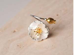 Bague coquelicot en argent faite à la main pour dames Bague coquelicot de super qualité avec Moissanite du fabricant indien pour les fêtes - Product Image 4