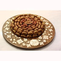 Bandeja de madera con incrustaciones de madreperla árabe al por mayor, bandeja de servicio de exhibición de Chocolate sostenible decorativa para regalos de Ramadán Eid