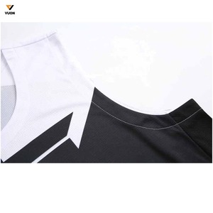 Venta al por mayor de jóvenes niños baloncesto chaleco uniforme transpirable diseño de secado rápido en blanco Rojo Negro personalizado baloncesto Jersey conjunto - Product Image 4