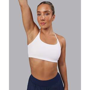 Soutien-gorge de sport rembourré sans couture Twist, ajustable, pour le yoga, la gym et les vêtements de sport - Crop top grande taille blanc - Product Image 5