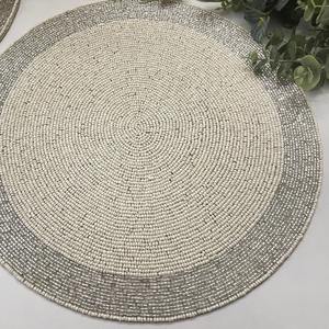 Ventes chaudes de sets de table à perles de 14 pouces avec un motif floral personnalisé pour la décoration de table lors de fêtes de Noël, faible MOQ de 50 pièces, rose et vert - Product Image 4