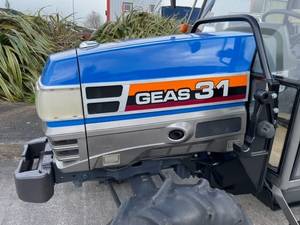 จัดส่งฟรี รถแทรกเตอร์ ISEKI GEAS TG31F มือสอง 31 แรงม้า ขับเคลื่อน 4 ล้อ, เครื่องยนต์ดีเซล 3 สูบ 1.5 ลิตร, เกียร์ 16F/16R, PTO 4 สปีด, ชุดต่อพ่วง CAT 1 - Product Image 3