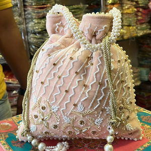 Buena calidad 2024 indio hecho a mano Rajasthani cordón Potli bolsas para regalo de boda devuelve regalos monedero para bodas - Product Image 1