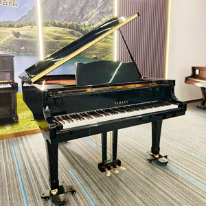 Piano de cola Yamaha G2 de alto rendimiento con diseño clásico para escenario y estudio, con un rico tono acústico 758968 - Product Image 1