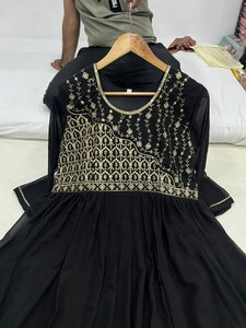 Compre ahora el más impresionante vestido de Georgette de imitación de longitud larga con bordado de Color negro/Kurti para mujeres y niñas a precio mayorista - Product Image 5