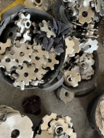 Pignon de chaîne à rouleaux en acier inoxydable personnalisé pour entraînement industriel avec 14, 16 ou 20 dents, ou engrenage de chaîne 428