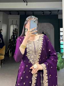 Lanzamiento de la colección de trajes Salwar de diseñador exclusivo con Bordado de hilo de secuencia en tela de seda Vichitra - Product Image 5