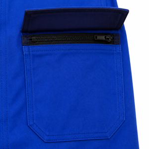 Combinaison industrielle pour homme en sergé épais bleu roi avec garniture marine, col pointu, poches à rabat sur la poitrine, genoux renforcés, multi-poches - Product Image 5