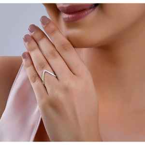 Anillo de Boda Elegante para Mujer de Acero Inoxidable con Circonita y Baño de Oro de 14K, Ajustable, con Incrustaciones, Diseño Moderno - Product Image 2