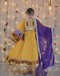 Dernières robes vintage pakistanaises pour femmes brodées bohème pour fête de mariage lourdes afghanes Kuchi naturelles fabriquées au Pakistan - Product Image 6