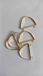 จี้ทองเหลืองทุบชุบเงินสำหรับนักออกแบบเครื่องประดับและร้านค้าลูกปัดตามสั่ง - Product Image 6