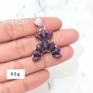 จี้พลอยสีม่วงแดงประดับหนามสวยงาม แหวนแต่งงานเงินแท้ทำมือ ผู้จำหน่ายเครื่องประดับขายส่ง - Product Image 1