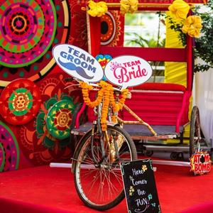 Rickshaw miniature en bois élégant de Shobha Jain Impex sur le thème indien pour séance photo pré-mariage, décoration de table pour la fête de la mariée - Product Image 1