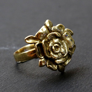 Nueva llegada Flor 14 Anillo de latón chapado en oro Accesorios de moda Anillo de mujer brillante Venta directa de fábrica para bodas y regalos - Product Image 3