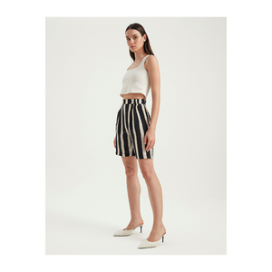 Shorts à jambes larges pour femmes, design rayé, mélange viscose et polyamide, double poche - Product Image 4
