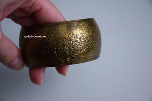 Bracelet jonc en laiton gaufré à la main avec finition vintage pour les collections de bijoux ethniques, bohèmes et traditionnels - Product Image 3