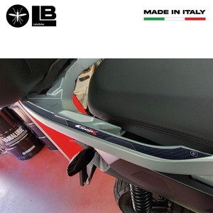 Adesivi Protettivi 3D in Resina per Maniglie e Bauletto Compatibili con BMW C400X - Accessori Moto Eleganti - Product Image 4